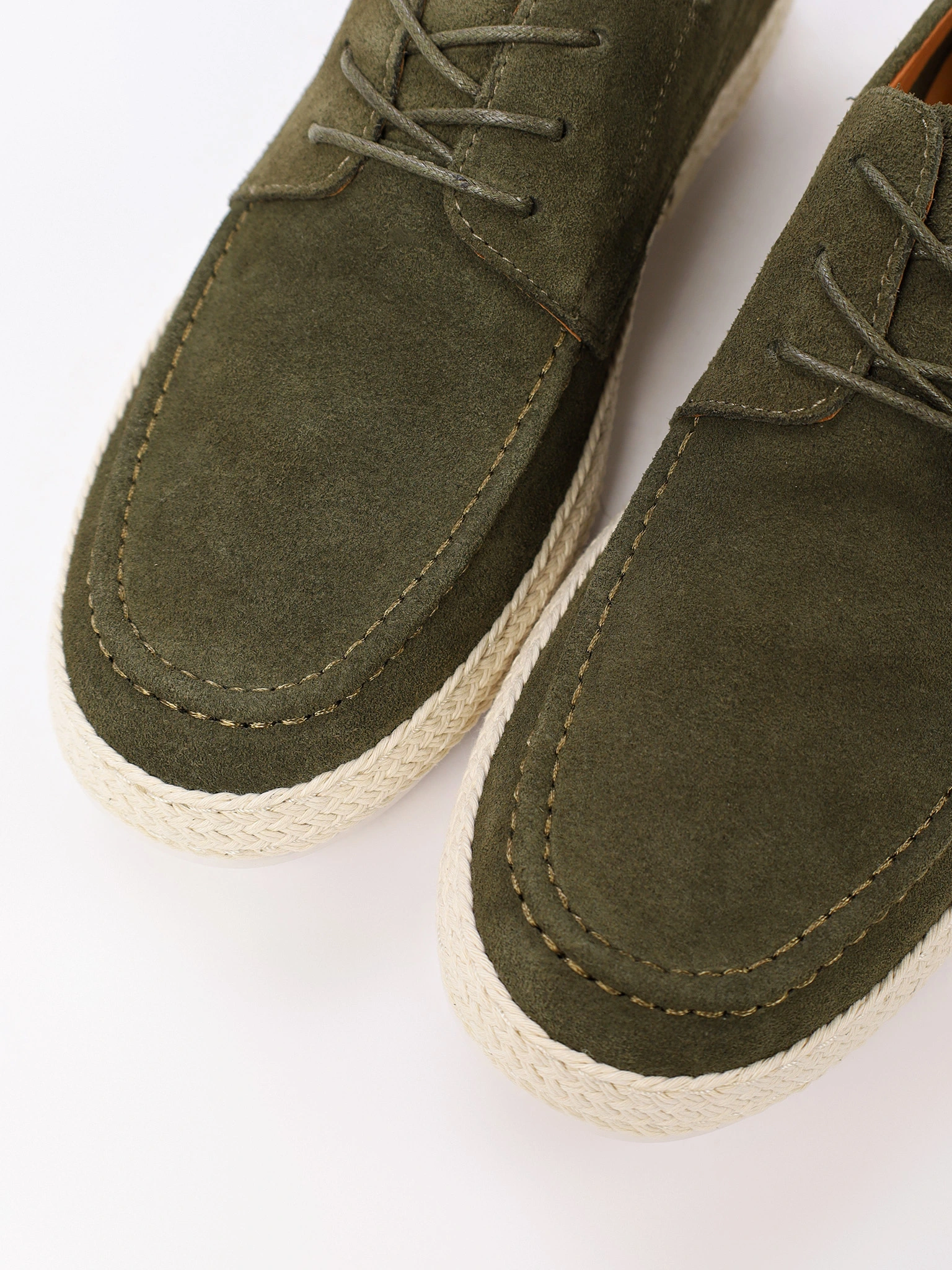 Мокасины зеленого цвета на низкой подошве